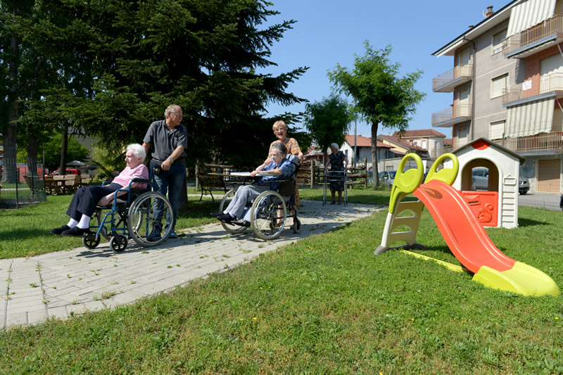 Area gioco per i nipotini degli anziani in casa di riposo