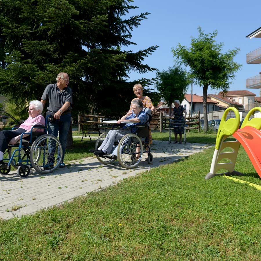 Vita all'aria aperta in casa di riposo