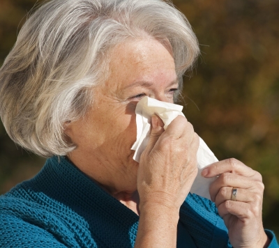 Allergia stagionale e anziani: i sintomi e i rimedi naturali