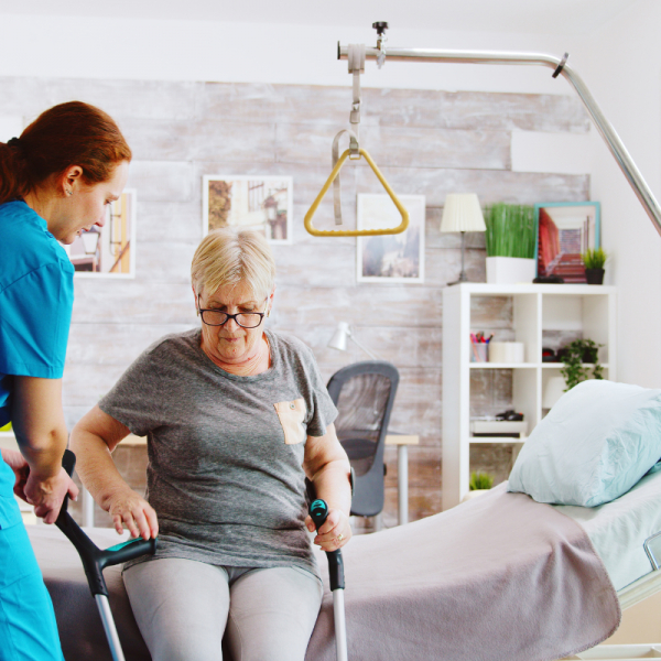 Alzare anziano da letto