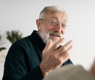 Anziani che si inventano le cose: come comportarsi