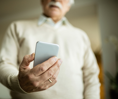 Rapporto tra anziani e tecnologia